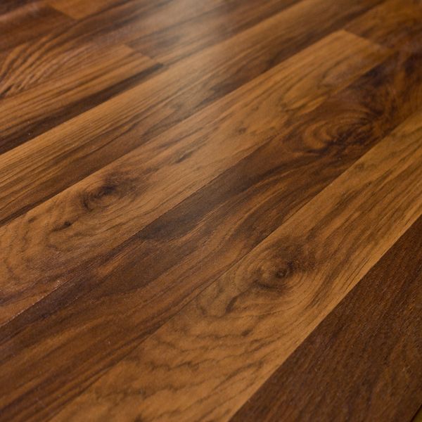 QUICKSTEP HEARTLAND OAK 3-STRIP 7 1/2"